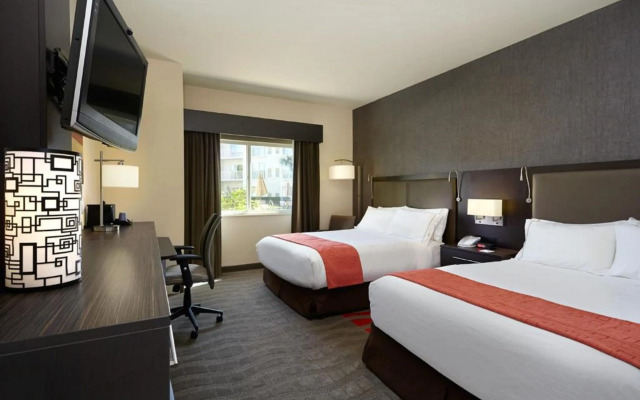 Holiday Inn Express Hotel Naples Downtown - 5th Avenue