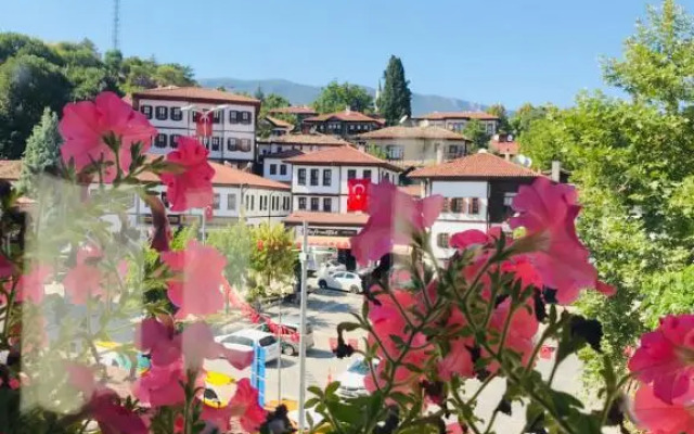 Lonca Konuk Evi
