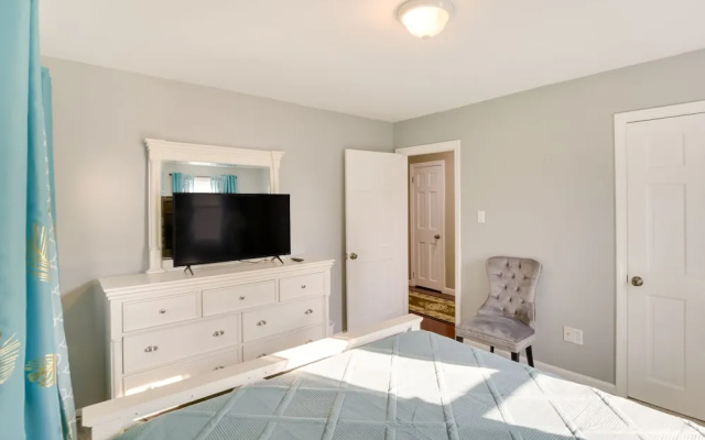 Great for Families: Waterville Retreat w/ Yard!