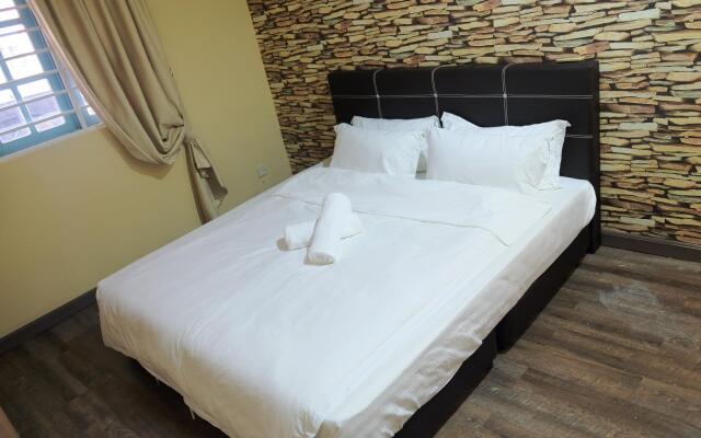 Natol Homestay - LA Tabuan Jaya
