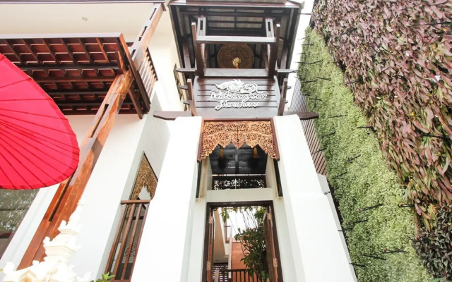 Ratchiangsaen Flora House