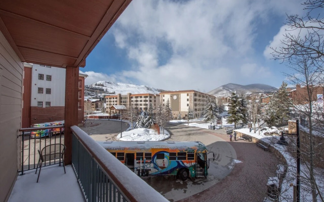 Wheelchair Accessible 2-Bedroom Slopeside Condo - No Cleaning Fee! by RedAwning