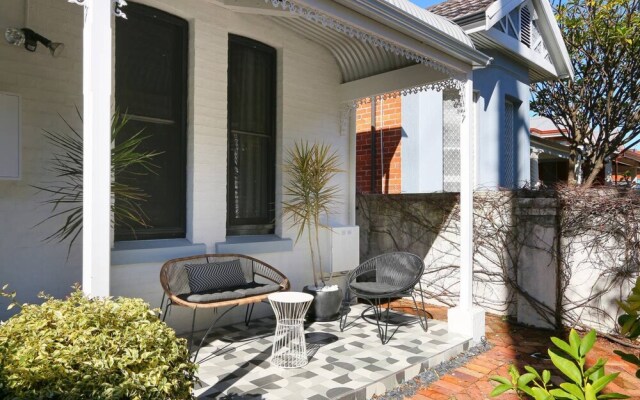 Designer 2 Bedroom House with Garden in Northbridge