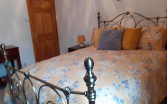 Cosy Modern Victorian 2 Bed Terrace