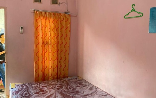 Homestay Lestari Makassar – Guest Rooms – Makassar