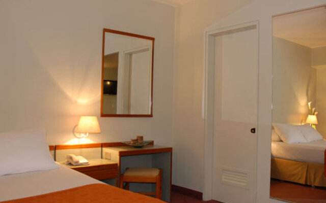 Hotel Cristina Suites