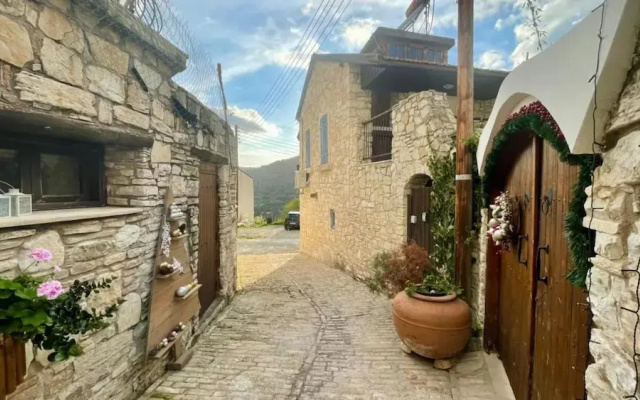 Juliet Suite Studio in Dhoros