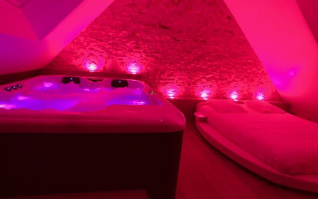 Domaine des 3 Chateaux - Suite Cupidon