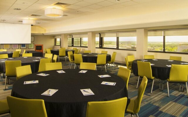 Holiday Inn Express San Antonio-Airport by IHG