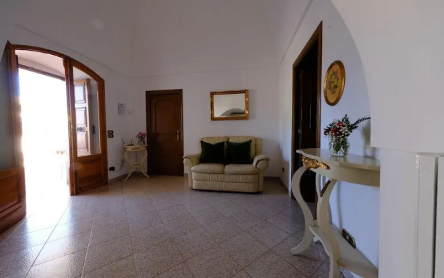 Tenuta con due Abitazioni Indipendenti e Piscina