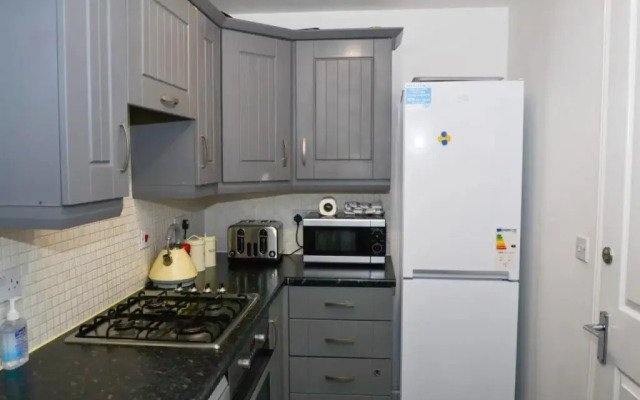 Convenient 3 Bedroom Home Fast Wi-Fi Free Parking