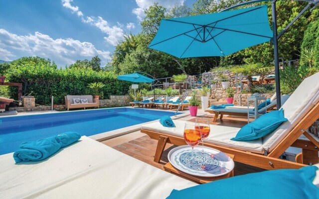 Stunning Home in Icici With Wifi and 4 Bedrooms