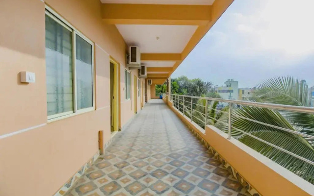 P N K Suites by OYO Rooms