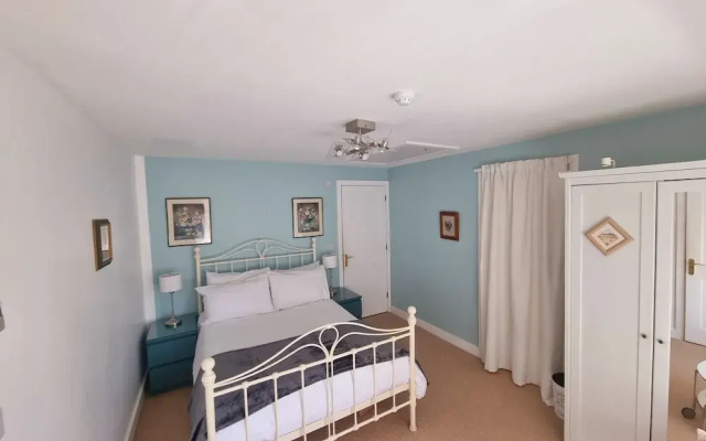 Oak Tree Rooms