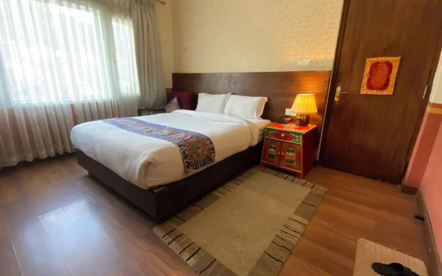 Three Jewels Boutique Hotel