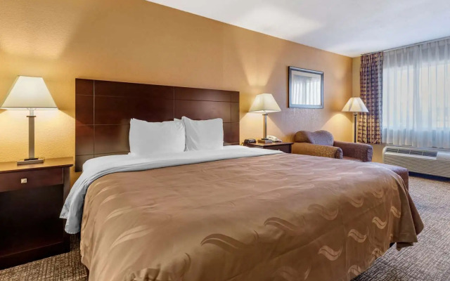 Quality Inn Russellville I-40