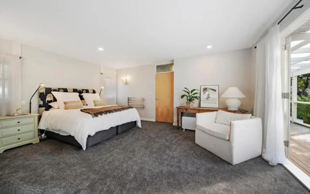 The Long House - Waikanae Holiday Home