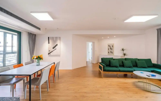 Tyms Spacious 4BR 2BA Apt Xujiahui