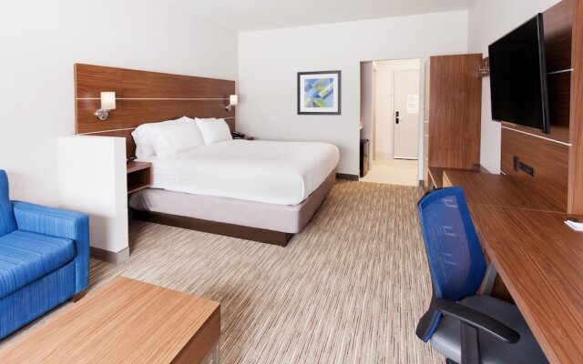 Holiday Inn Express & Suites Cartersville, an IHG