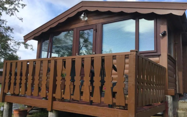 Log Cabin - Free Parking, Garden & pet Friendly