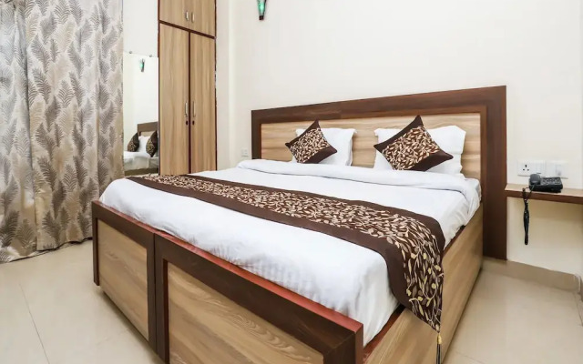 OYO 23018 Hotel Expo Suites