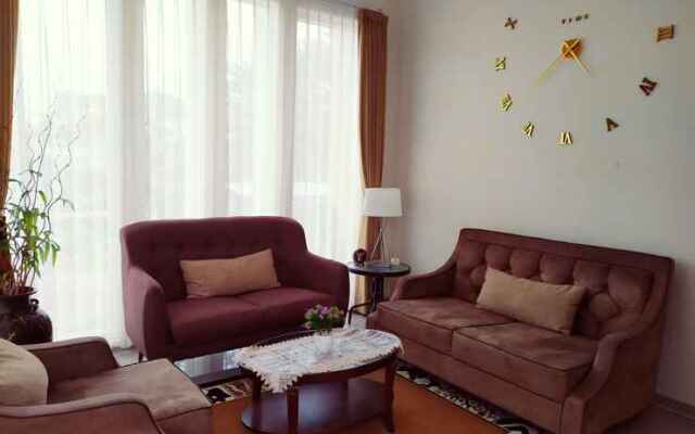 Full House 4 Bedroom at Azka Homestay 2