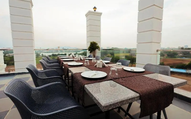 Revaas Lake View Boutique Hotel