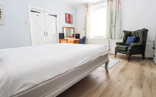 Goldhurst Apartment