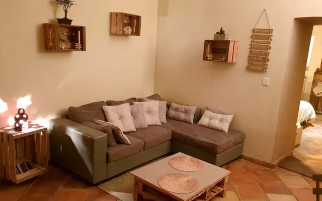 Apartment With one Bedroom in Grambois, With Wifi
