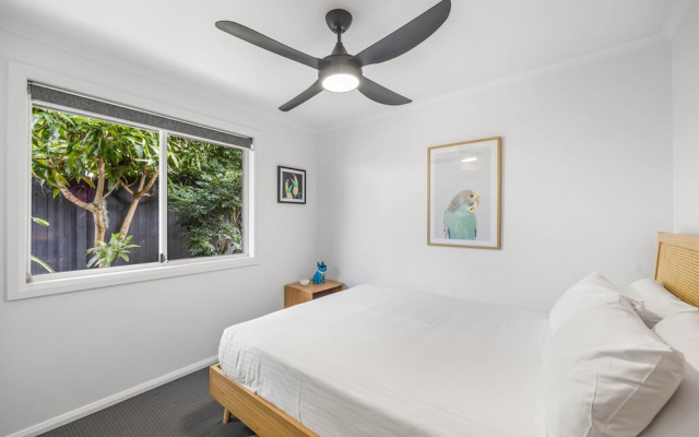 Trendy 2-bed Home With Outdoor Entertainment – Guest Rooms – Yaroomba