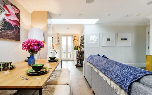 Stylish Family Home Close To Ealing Common