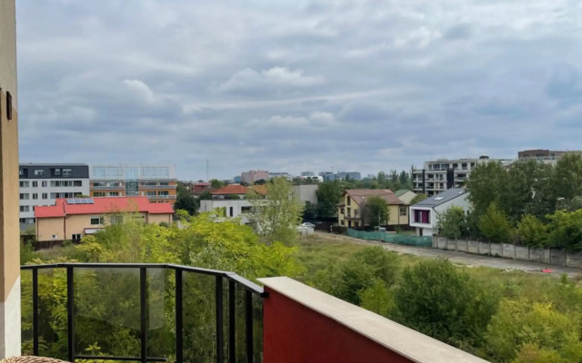 Sunny two room apartment, Baneasa, Petrom City.