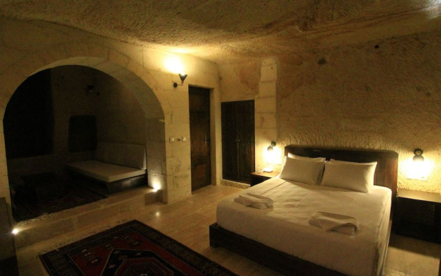Tafana Cave & Stone Lodge