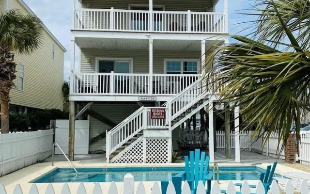 Pierview 5 Bedroom Home by RedAwning