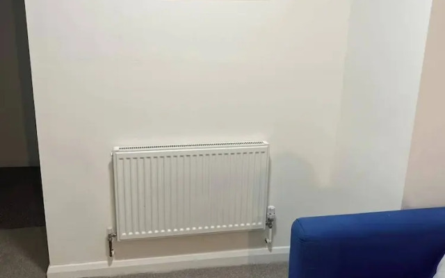 5 Bedroom Cosy Bloxwich Stay - Wifi & Free Parking