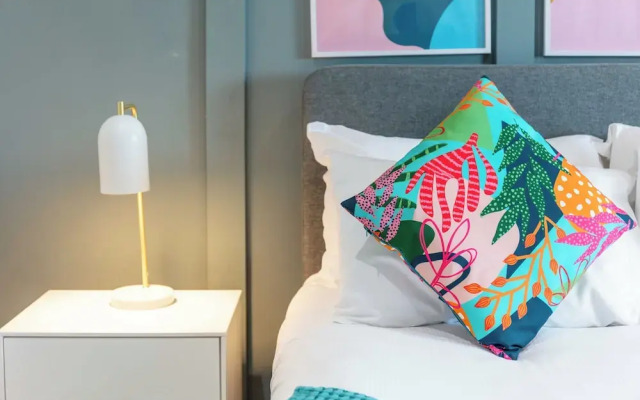The Annick Suite No.1
