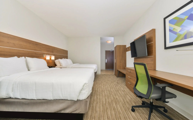 Holiday Inn Express & Suites Chadron by IHG