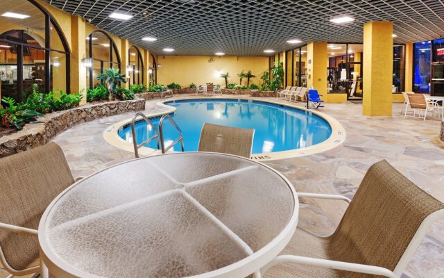 Crowne Plaza Suites Houston Southwest