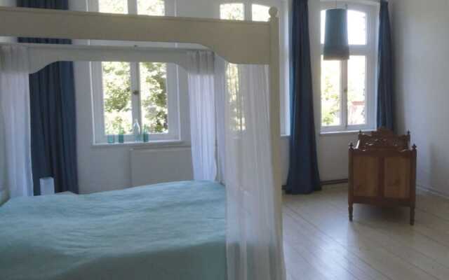 The Large Holiday Apartment