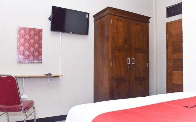 RedDoorz Syariah near Batu Night Spectacular