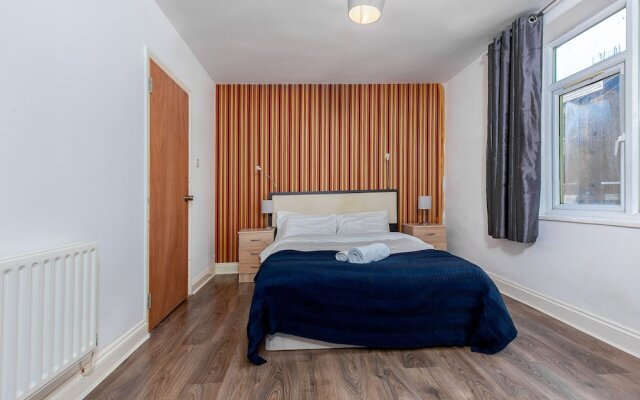 Bazely Street Deluxe Room 1