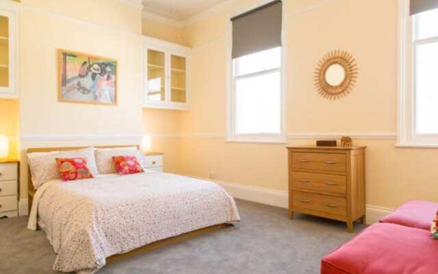 Classic Victorian House Sleeps 8 in East Brighton