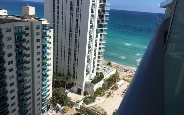 Lyfe Residence Building - Private apts over the beach