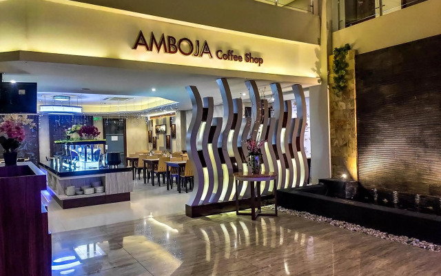 Grand Parama Hotel