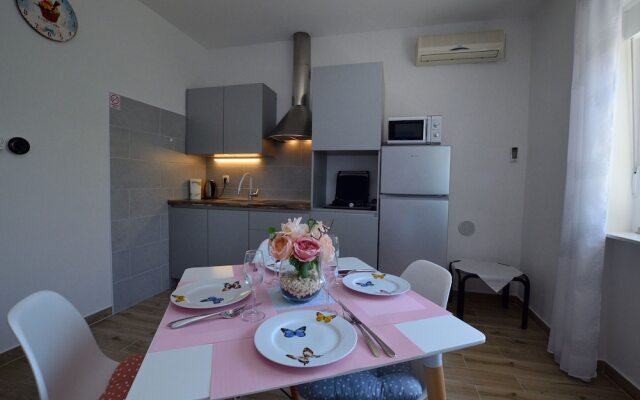 Pool And Garden Apartment Happy Sound