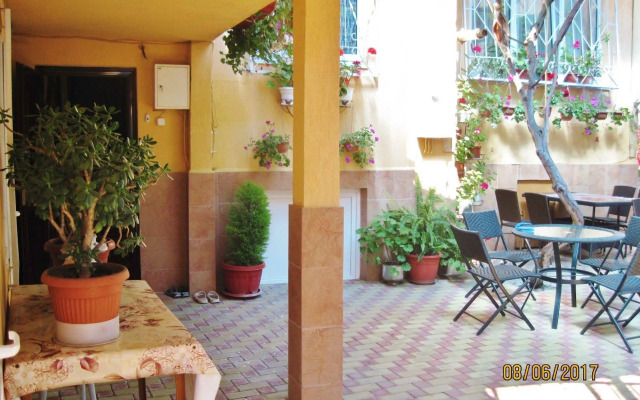 Liana Guest House