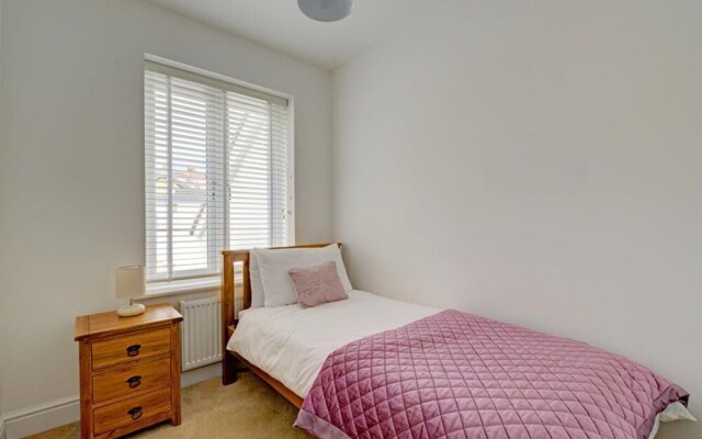 Spacious Apartment in Saundersfoot Near Sea