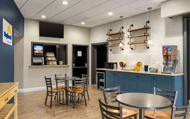 Days Inn & Suites by Wyndham Lancaster Amish Country