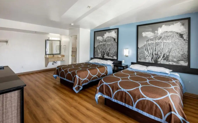 Super 8 by Wyndham Phoenix I-17