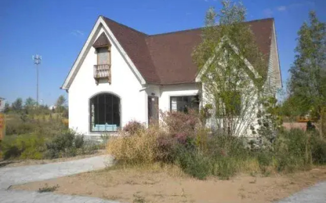 Seven Star Lake Desert Hotel